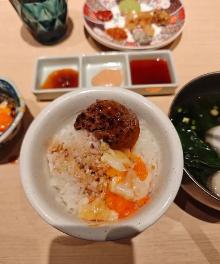 “汉堡肉饼配大米饭一碗88”,这个「日式白人饭」把麦当劳穷鬼套餐卖成打工人顶配一人食? “汉堡肉饼配大米饭一碗88”,这个「日式白人饭」把麦当劳穷鬼套餐卖成打工人顶配一人食?