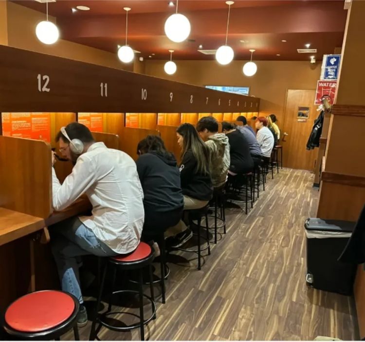 “汉堡肉饼配大米饭一碗88”,这个「日式白人饭」把麦当劳穷鬼套餐卖成打工人顶配一人食? “汉堡肉饼配大米饭一碗88”,这个「日式白人饭」把麦当劳穷鬼套餐卖成打工人顶配一人食?