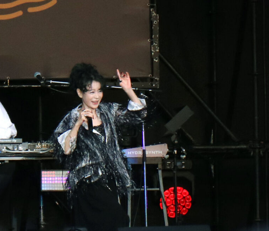 中森明菜首登户外音乐节 献唱《DESIRE》引全场沸腾 中森明菜首登户外音乐节 献唱《DESIRE》引全场沸腾