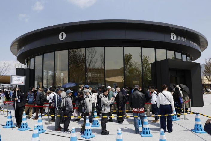 大阪关西世博会APP乱象引不满 纸质地图收费仍排长龙 大阪关西世博会APP乱象引不满 纸质地图收费仍排长龙