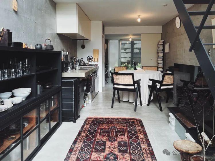 其实,你喜欢的那些日本家居博主,他们的家具都是租来的 其实,你喜欢的那些日本家居博主,他们的家具都是租来的