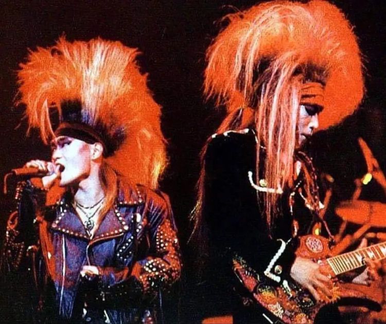 被同行冷眼、成员过世、乐队解散……他们如何成为了一代传奇? 被同行冷眼、成员过世、乐队解散……他们如何成为了一代传奇?