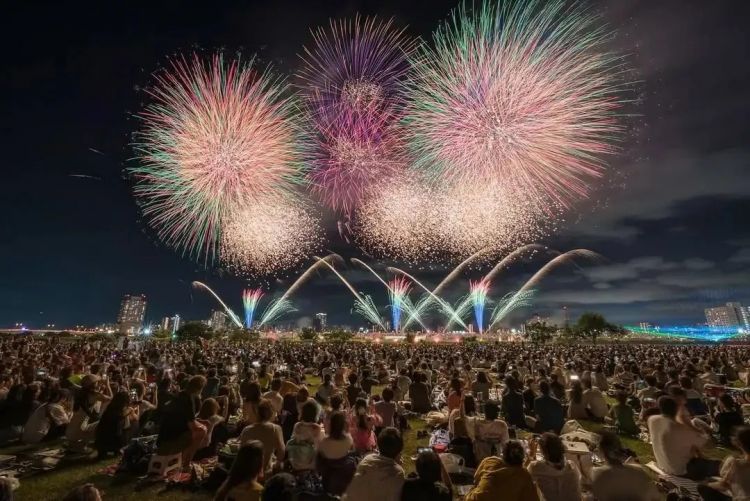 东北、中部2场王炸花火，关东8场！为了避免重现去年“惨剧”，东京足立花火大会提前到了5月！