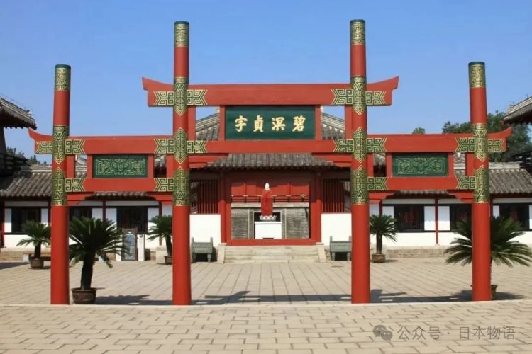 日本网友分享令人毛骨悚然鸟居的照片，感觉一旦走进去就回不来了