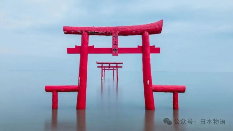 日本网友分享令人毛骨悚然鸟居的照片，感觉一旦走进去就回不来了