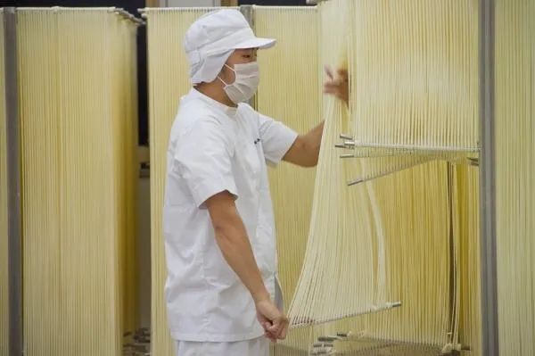 我在日本吃了碗“国产挂面”，日本人管这叫乌冬面？