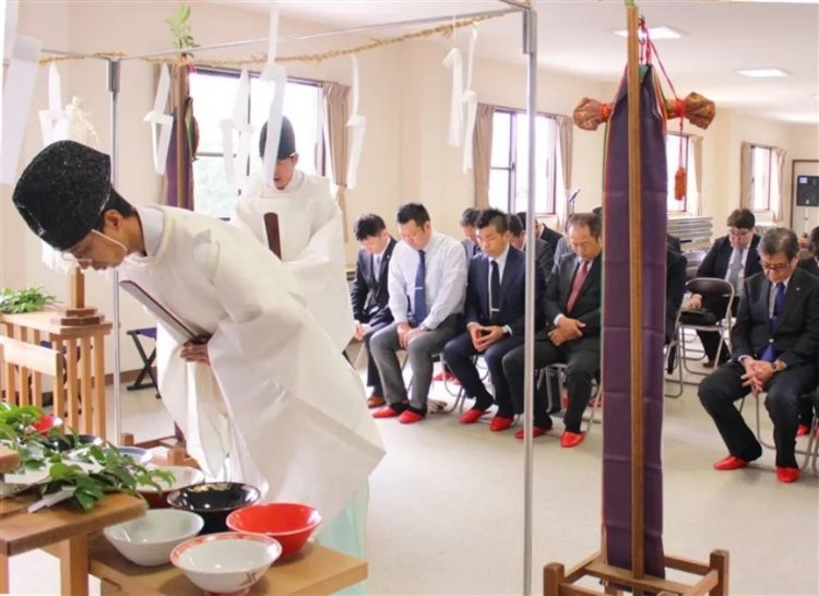 给蟑螂立碑、超度豚骨拉面...?这世上还有什么东西是日本人不能拜的...? 给蟑螂立碑、超度豚骨拉面...?这世上还有什么东西是日本人不能拜的...?