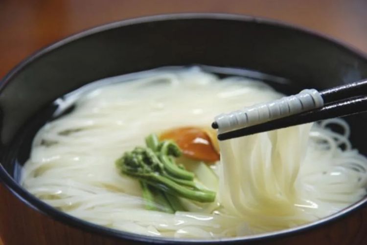 我在日本吃了碗“国产挂面”，日本人管这叫乌冬面？