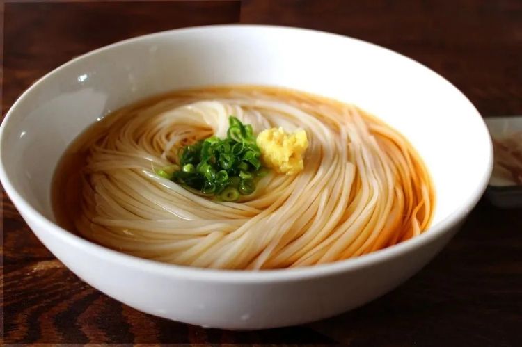 我在日本吃了碗“国产挂面”，日本人管这叫乌冬面？