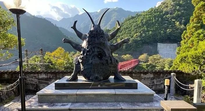 给蟑螂立碑、超度豚骨拉面...?这世上还有什么东西是日本人不能拜的...? 给蟑螂立碑、超度豚骨拉面...?这世上还有什么东西是日本人不能拜的...?