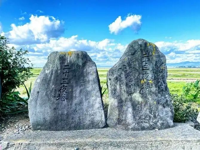 给蟑螂立碑、超度豚骨拉面...?这世上还有什么东西是日本人不能拜的...? 给蟑螂立碑、超度豚骨拉面...?这世上还有什么东西是日本人不能拜的...?