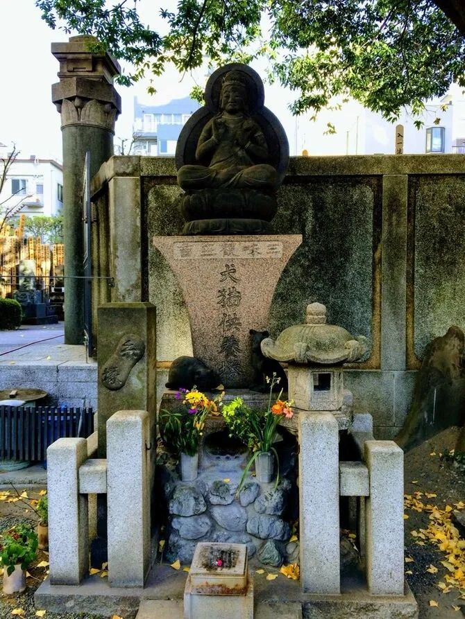 给蟑螂立碑、超度豚骨拉面...?这世上还有什么东西是日本人不能拜的...? 给蟑螂立碑、超度豚骨拉面...?这世上还有什么东西是日本人不能拜的...?