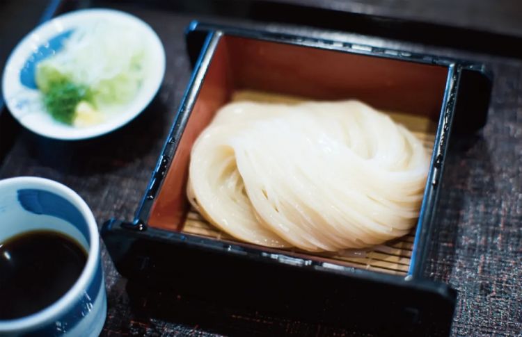 我在日本吃了碗“国产挂面”，日本人管这叫乌冬面？