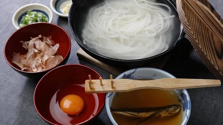 我在日本吃了碗“国产挂面”，日本人管这叫乌冬面？