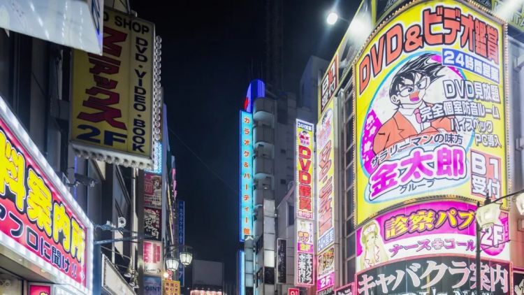 抬着性神雕像游街,还写色色的诗...怎么到了今天日本人却反而性压抑了? 抬着性神雕像游街,还写色色的诗...怎么到了今天日本人却反而性压抑了?