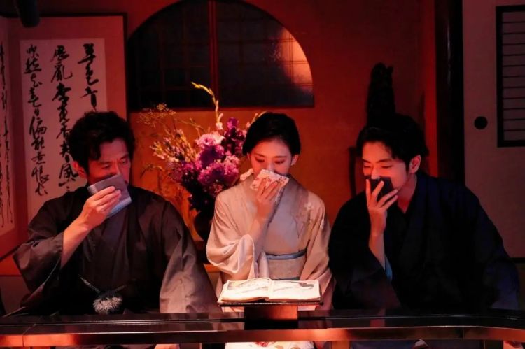 抬着性神雕像游街,还写色色的诗...怎么到了今天日本人却反而性压抑了? 抬着性神雕像游街,还写色色的诗...怎么到了今天日本人却反而性压抑了?