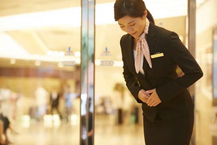 日本餐厅也开始要小费？真就告别“服务至上”了？