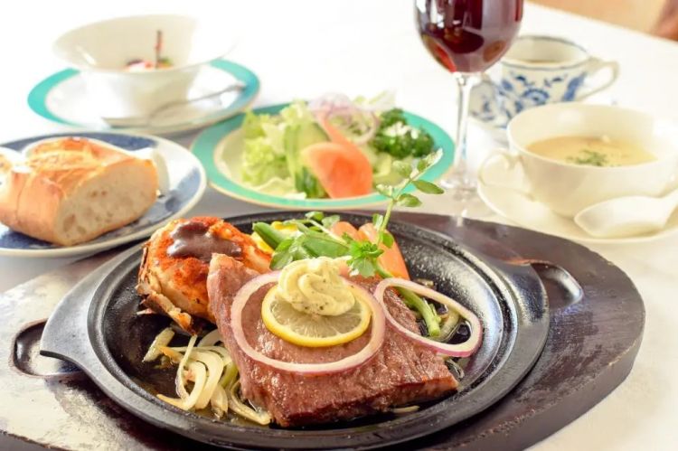 日本餐厅也开始要小费？真就告别“服务至上”了？