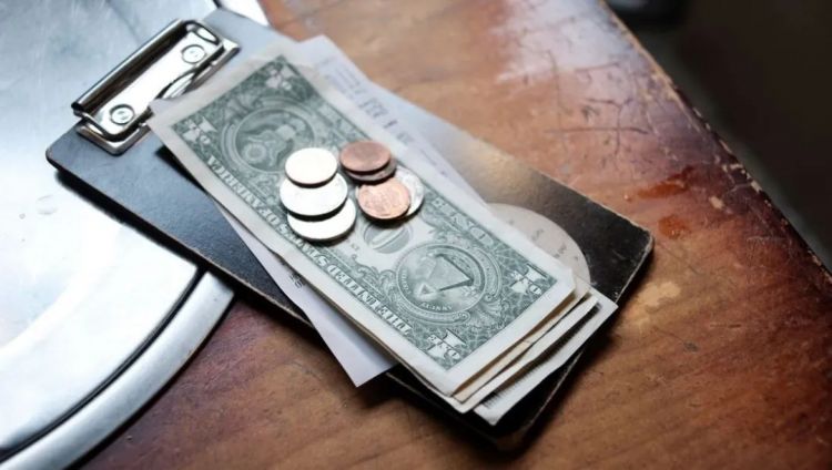 日本餐厅也开始要小费？真就告别“服务至上”了？