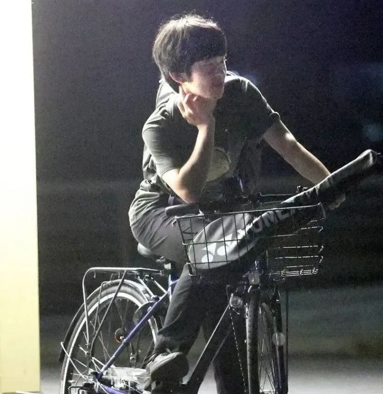 赖床迟到夜不归宿……悠仁亲王只是犯了普通学生会犯的错啊（doge