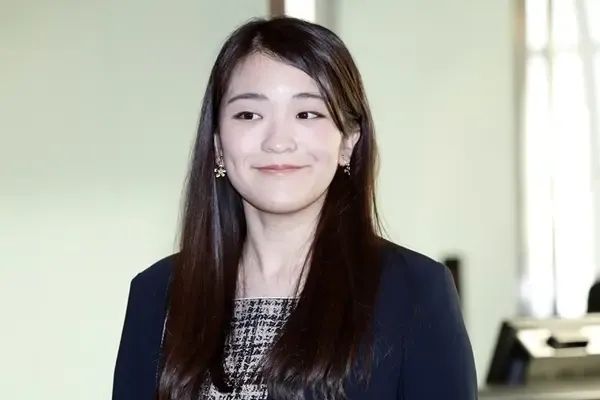 悠仁成年礼、上皇又病重，真子这都不回日本吗？