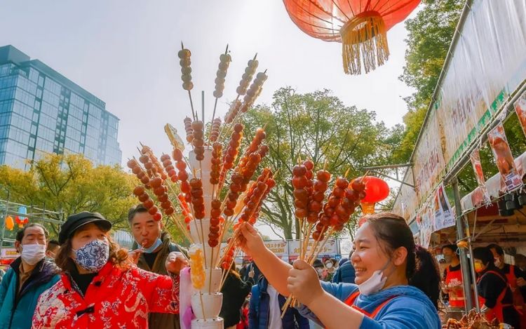 日本警察当上“城管”驱赶中国小贩……日本网友：大阪已经变成了中国的殖民地！