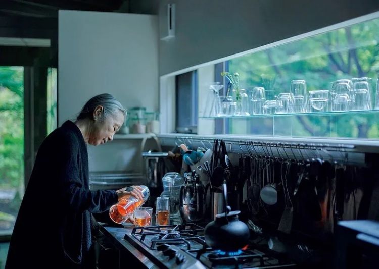 一个人的晚年更幸福？日本女性的独居生活，颠覆你对老年的想象