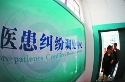 大量基层医院濒临破产，年轻医生纷纷逃往医美？日本的前车之鉴或许比想象中更近