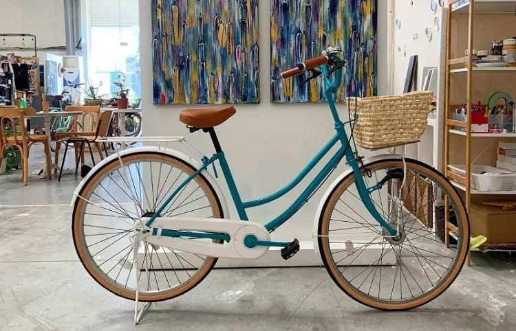 三个中国人偷日本小朋友的自行车，被抓后大言不惭：“我以为是共享单车呢！”