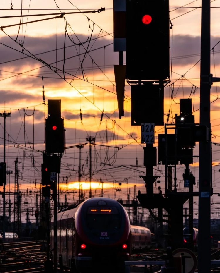 第251期:日本人在台举中国国旗?滨寿司再现食品安全问题;知名动画抄袭X JAPAN?usj联动世博 | 百通板 第251期:日本人在台举中国国旗?滨寿司再现食品安全问题;知名动画抄袭X JAPAN?usj联动世博 | 百通板