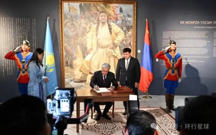 日本天皇的名字，为什么这么丑？