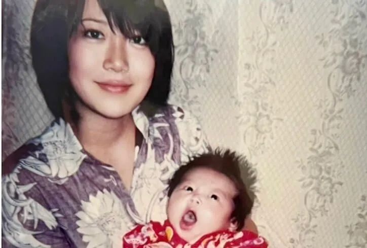 日本女孩14岁当妈,上学带娃两不误?如今和女儿一起开女仆咖啡厅当网红 日本女孩14岁当妈,上学带娃两不误?如今和女儿一起开女仆咖啡厅当网红