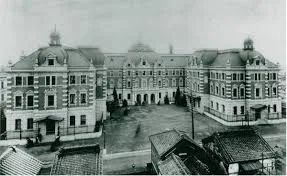 三菱与三井：日本经济双雄的百年死斗