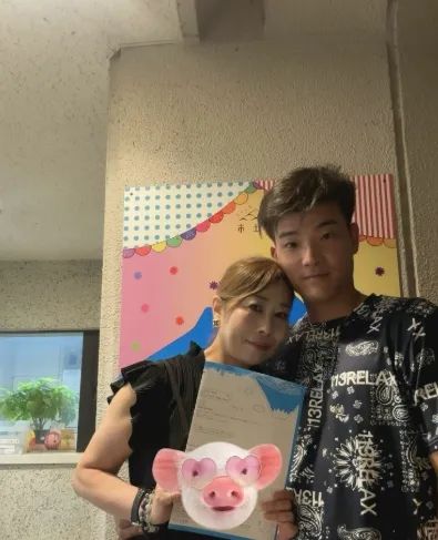 日本一妈妈改嫁女儿的同学,女儿:我拿你当同学你想当我爸? 日本一妈妈改嫁女儿的同学,女儿:我拿你当同学你想当我爸?