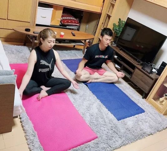 日本一妈妈改嫁女儿的同学,女儿:我拿你当同学你想当我爸? 日本一妈妈改嫁女儿的同学,女儿:我拿你当同学你想当我爸?