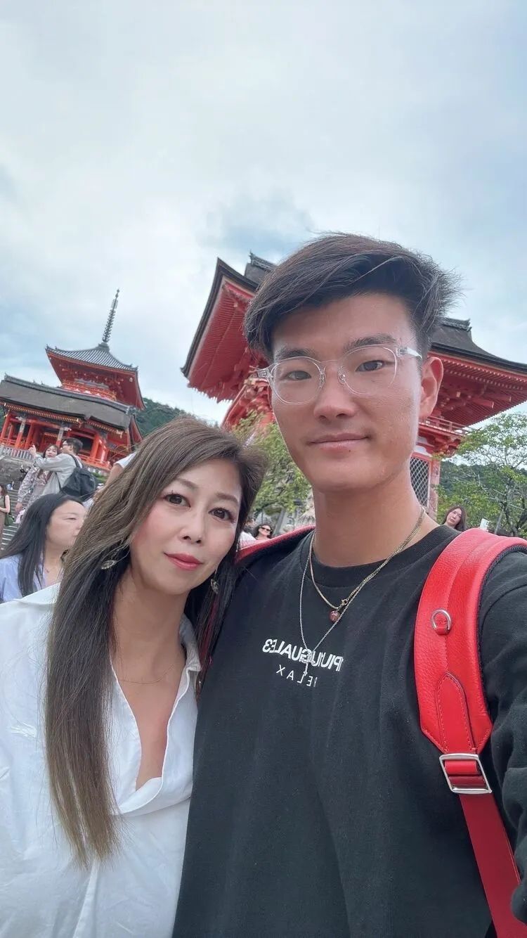 日本一妈妈改嫁女儿的同学,女儿:我拿你当同学你想当我爸? 日本一妈妈改嫁女儿的同学,女儿:我拿你当同学你想当我爸?