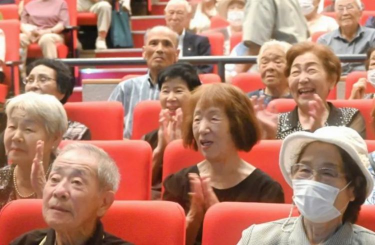 第254期：日本将整治排外言论？花泽香菜小野贤章离婚；中国患者被收三倍医疗费？日本成立AI战略部？ | 百通板