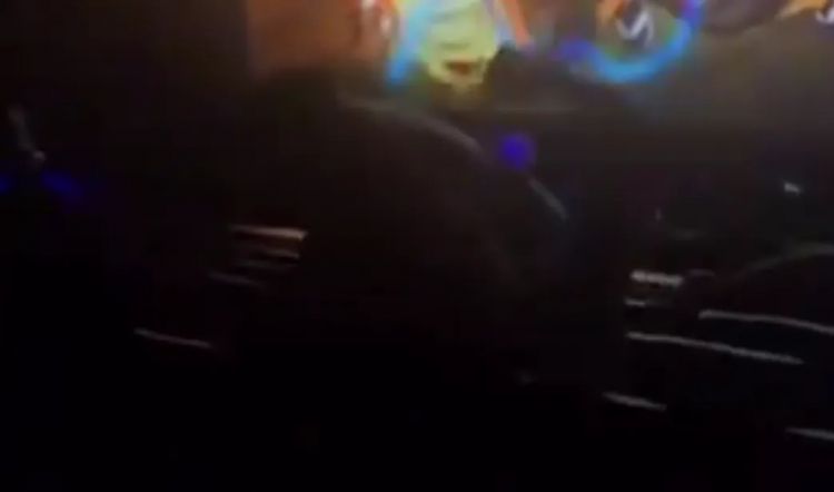 24岁男看《鬼灭》舍不得上厕所！当众使出「尿之呼吸」波及孩童遭围殴