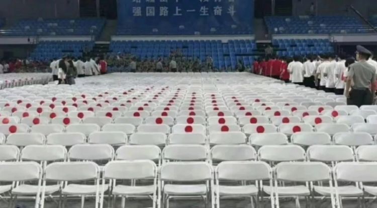 韩国欧巴当街殴打“精日”台湾男大，网友却叫好：果然中韩友谊要靠日本！