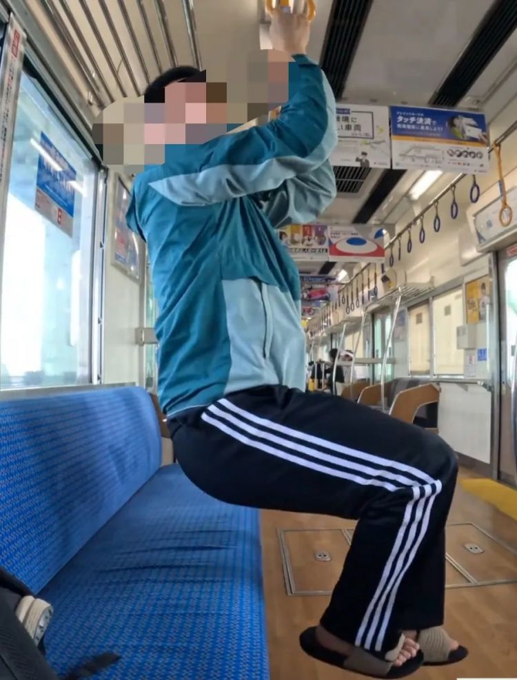 中国网红大学生穷游大阪！「拿吃过牙签狂叉葡萄」日本阿姨傻眼，行为惹怒全网了！