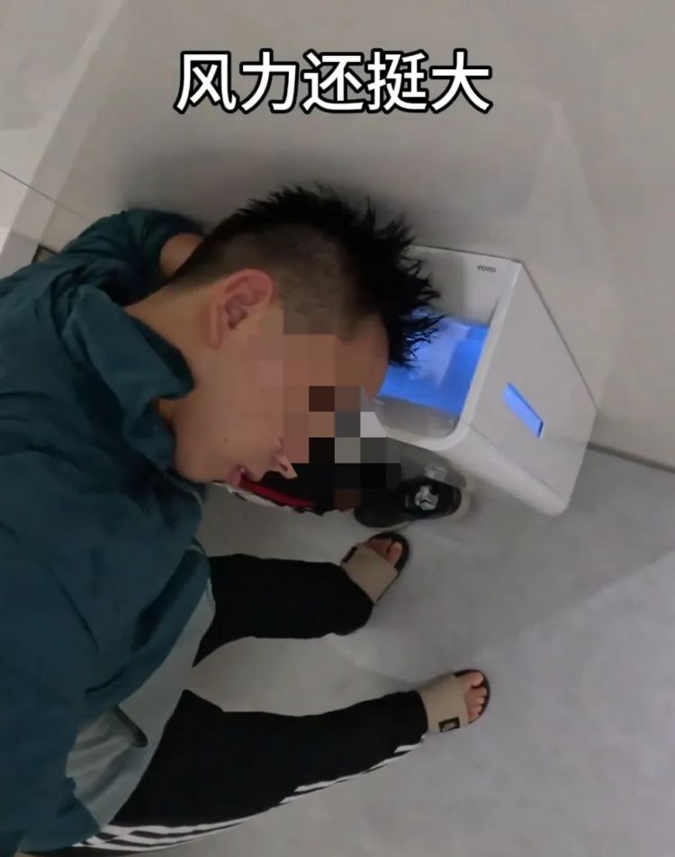 中国网红大学生穷游大阪！「拿吃过牙签狂叉葡萄」日本阿姨傻眼，行为惹怒全网了！