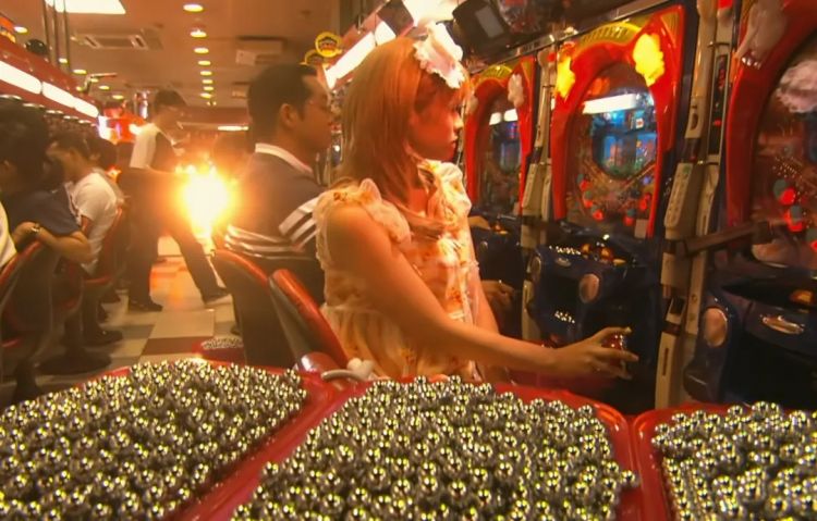 小县城惊现弹珠游戏厅，臭名昭著的“柏青哥”打进来了？