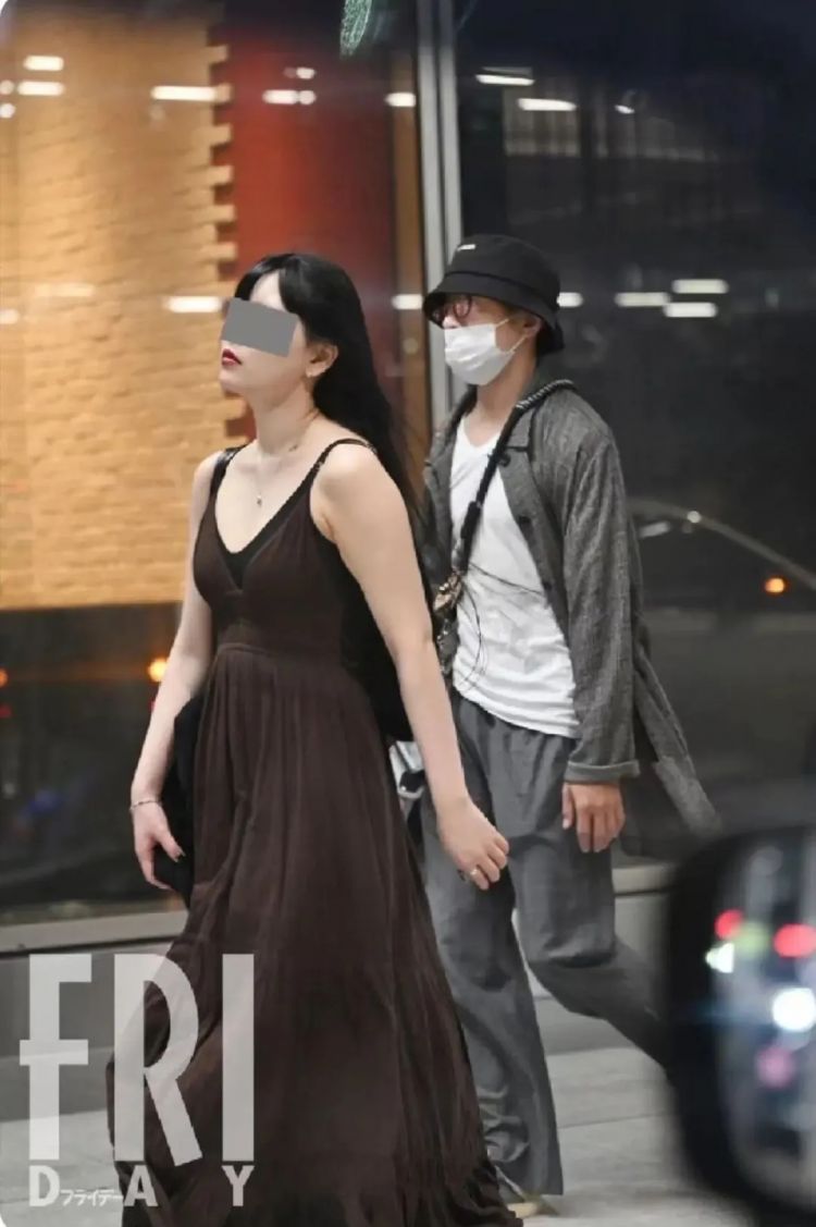 日本国民综艺男星结婚了！新娘竟然不是松子？来盘一盘他的历任女友…