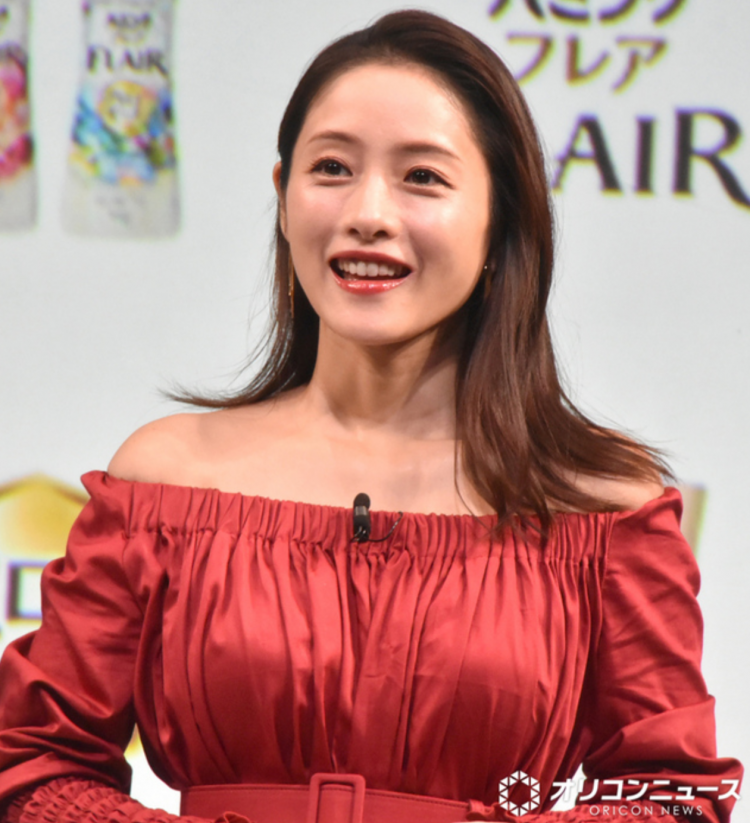 石原里美产后首度公开亮相 笑谈育儿问题 石原里美产后首度公开亮相 笑谈育儿问题