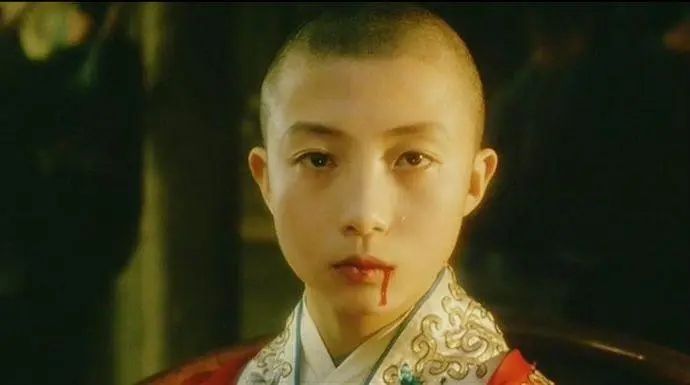 日本“人妖”花2000万整容变性，引得富商豪门纷纷“打赏”，还坐私人飞机登上国际