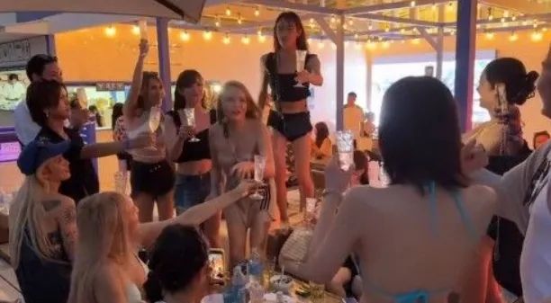 日本“人妖”花2000万整容变性，引得富商豪门纷纷“打赏”，还坐私人飞机登上国际