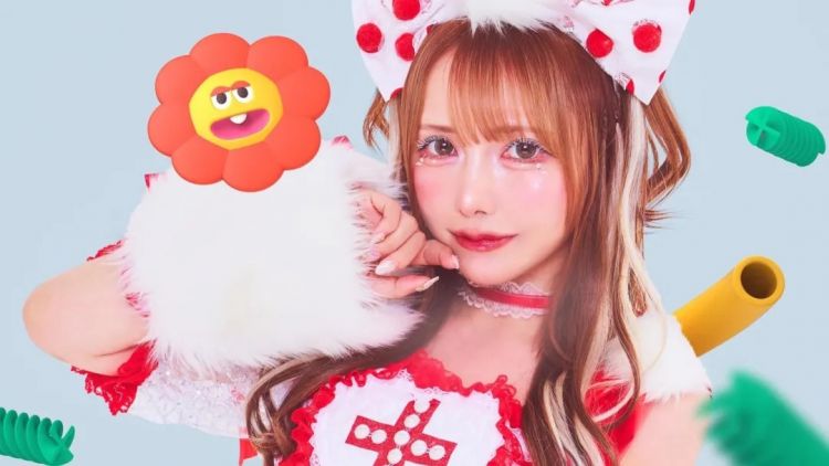 日本偶像36岁才全身整形出道，如今44岁还在闪耀舞台？