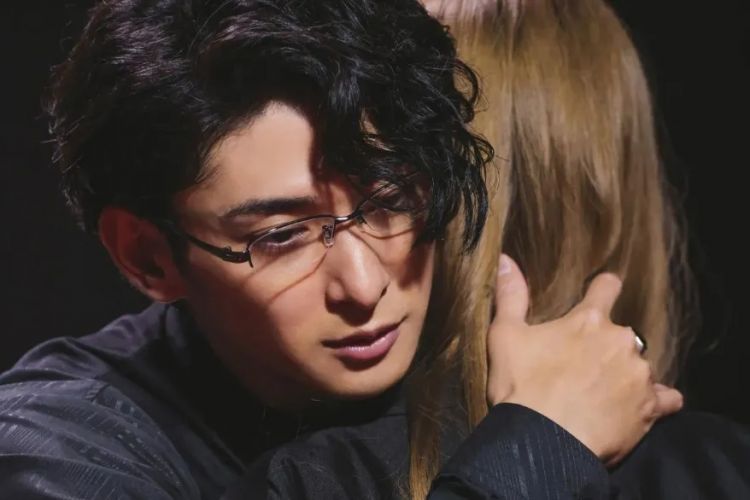 比“裸孩”还惨！继父和亲生母亲长年虐女，致其大小便失禁，却只被判12年？！