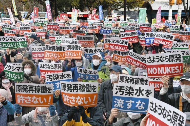 中国爱豆遭到日本人疯狂抵制，竟是因为买的台灯让他们集体崩溃？