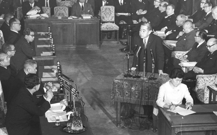 中国爱豆遭到日本人疯狂抵制，竟是因为买的台灯让他们集体崩溃？